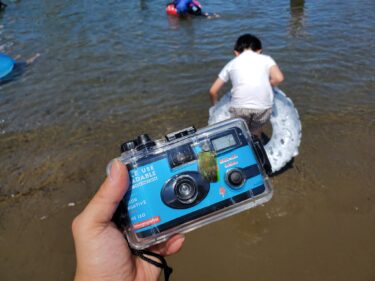 使用感レビュー】ロモグラフィーの防水フィルムカメラを海水浴で使って