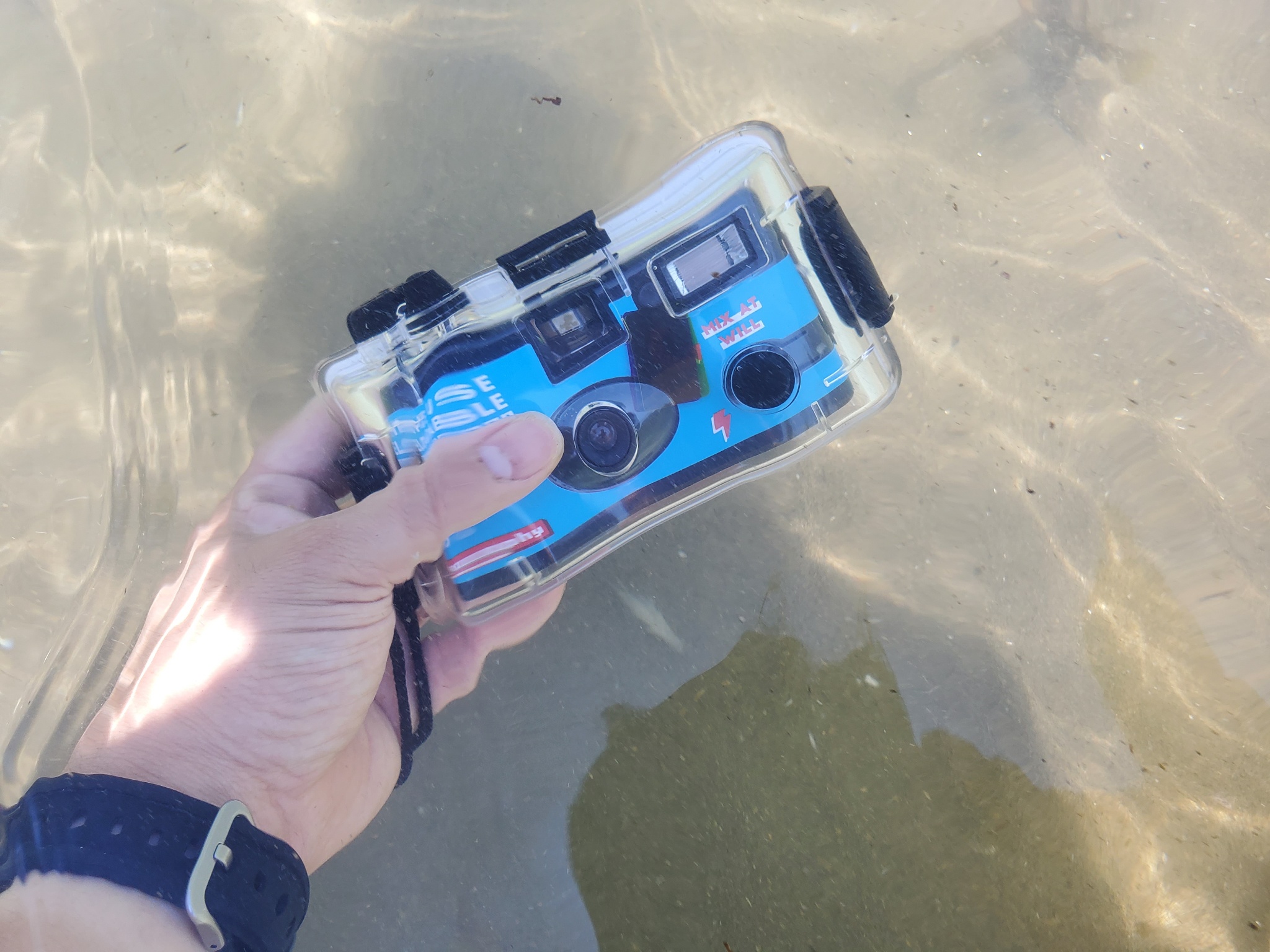 使用感レビュー】ロモグラフィーの防水フィルムカメラを海水浴で使って